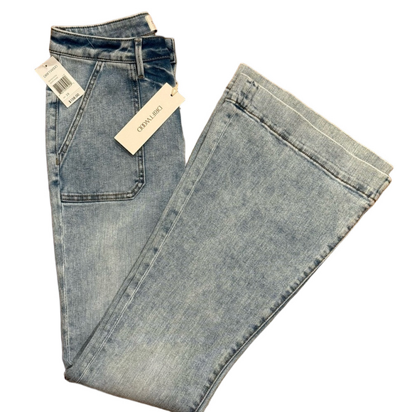 NWT Driftwood Light Wash Farrah Flare Jeans | Size 28x34 - Picture 4 of 5